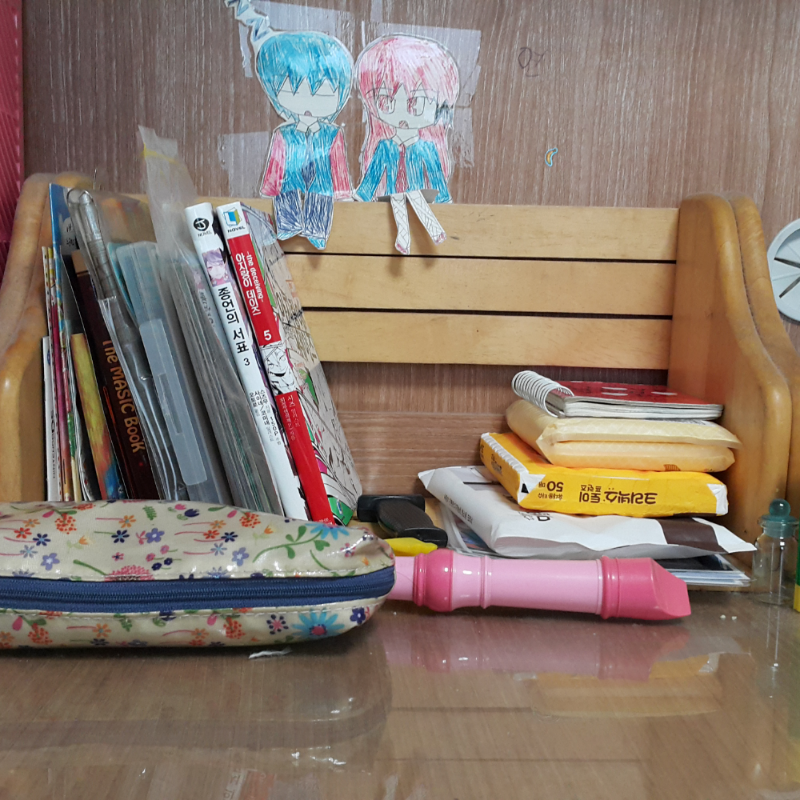 내책상 일.. : 내책상 일부분^^ 스케치판 ,sketchpan