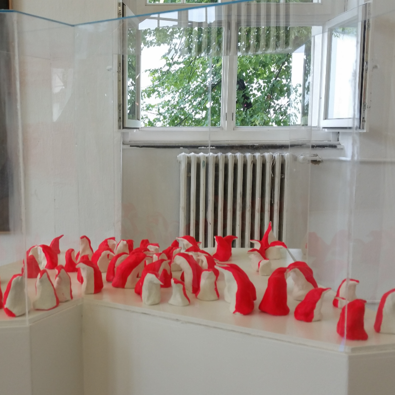 미대생작품.. : 미대생작품..지나가면서 찍어 작품만든 사람 이름은 모름...마음에 드는이윤..분홍 ㅎㅎ 스케치판 ,sketchpan