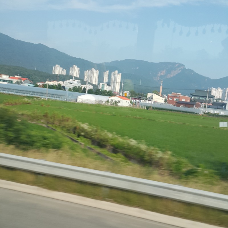 버스 안에.. : 버스 안에서ㅋㅋㅋㅋㅋㅋㅋ 오늘 걸스카우트 고추장 만들러 가요 만든 고추장으로 떡볶이랑 비빔밥도 해먹고 먹방 찍으러 갑니다 부럽지? 부럽지? (약올리기) 근데 7시 20분까지 모여야되 왤케 일찍이야 결국 차 놓칠 뻔 스케치판 ,sketchpan