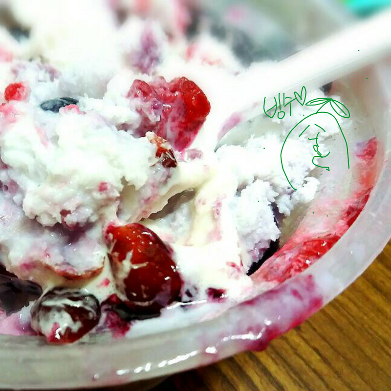 설빙마이쪄.. : 설빙마이쪄욧!!(섞어서 못싱기게나옴..쿨럭
너무나 마이써요 설빙짱짜앙!
(스판에서 뭐하는짓거리지 나는) 스케치판 ,sketchpan