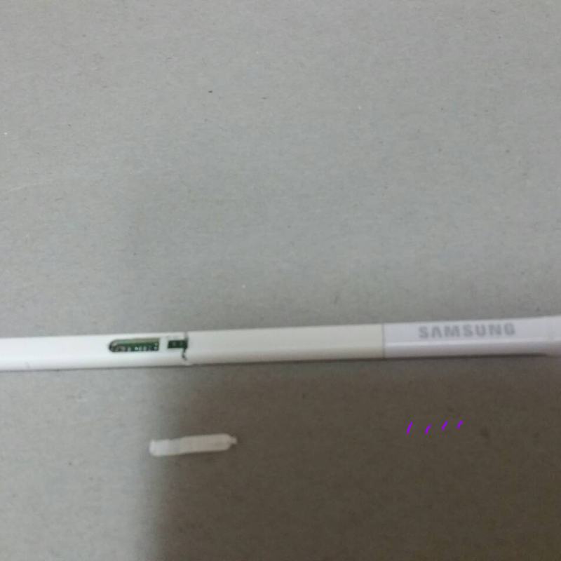 오맟상 본.. : 오맟상 본방 본다고 리모콘찾다가 펜이 밑에 깔렸는데 내무게를 이기지 못하고 펜 부러트렸ㄷ... 내몸무게를 이기지 못하고 부러졌구나.. 삼가펜의명복을빕니다 .... 는 엄마한테 죽었구나.. 스케치판 ,sketchpan