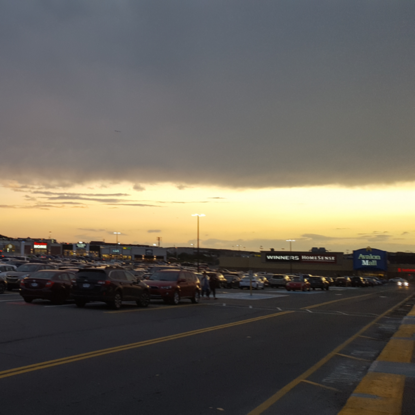 하아아아아.. : 하아아아아아ㅏㅏㅏㅏㅏㅏㅏㅏㅏㅏㅏ
늘
사아아아아아ㅏㅏㅏㅏㅏㅏㅏㅏㅏㅏㅏ
진

어제 언니랑 장보고 집에 오는데 하늘 개이뻤다.. 스케치판 ,sketchpan